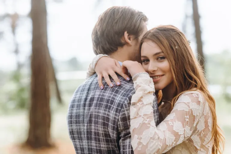 Body Language Cues that Signal Attraction: How to Read Nonverbal Interest